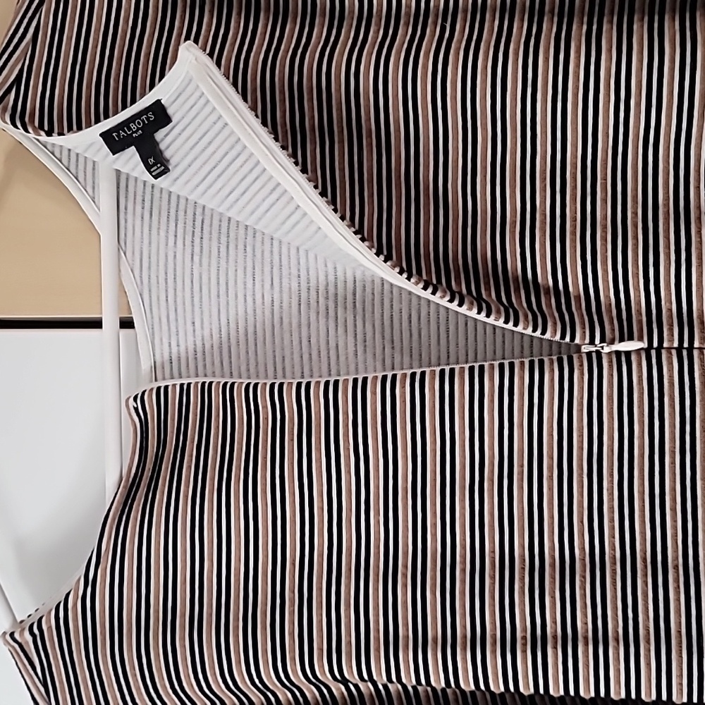 Woman's Talbots 1X Short Sleeve Top, Zipper in Back, Preloved Tan Black pinstrip - Picture 9 of 13